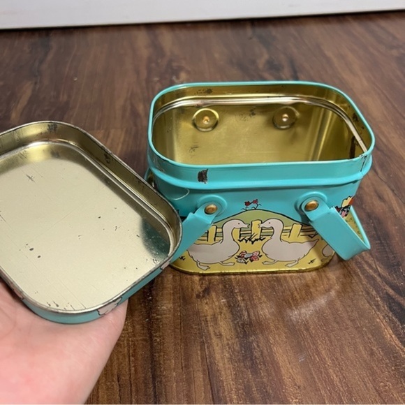 Vintage tin box company double handle tin- Geese Farm Scene - Picture 5 of 9